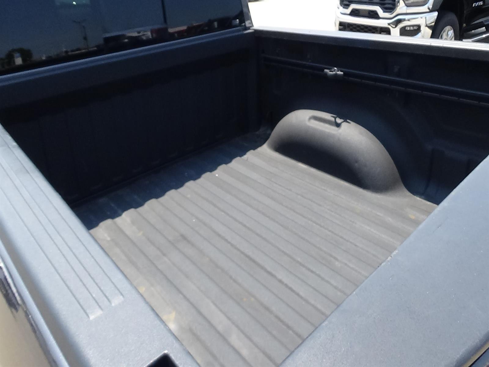 Used 2025 Granite Crystal Metallic Clear Coat (pau) RAM Laramie image 12