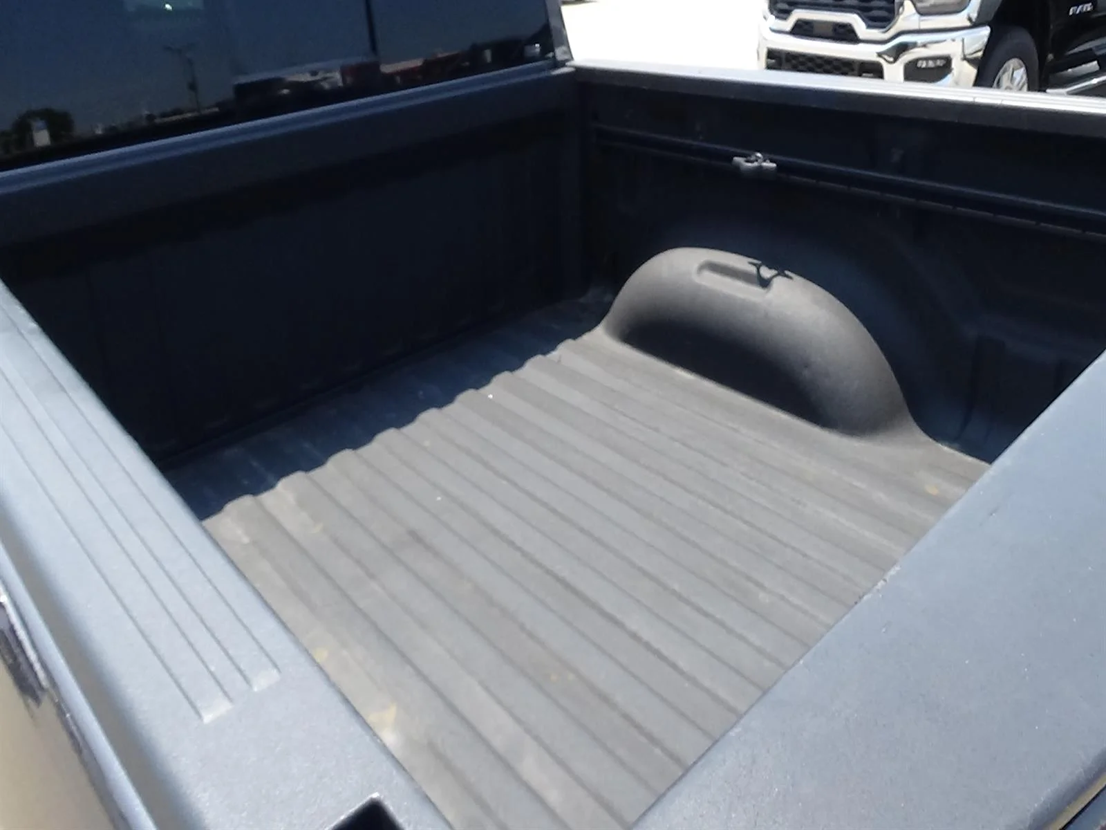 Used 2025 Granite Crystal Metallic Clear Coat (pau) RAM Laramie image 12