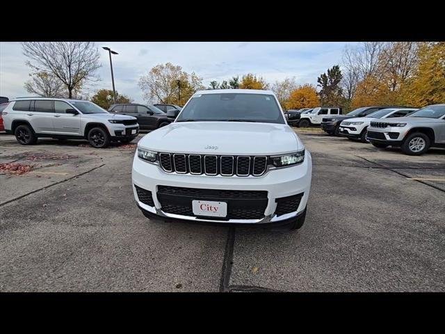 New 2025 Bright White Clear-Coat Exterior Paint Jeep Laredo X image 15