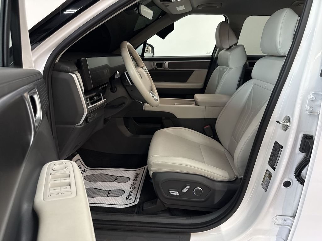 Used 2026 White Hyundai SEL image 11