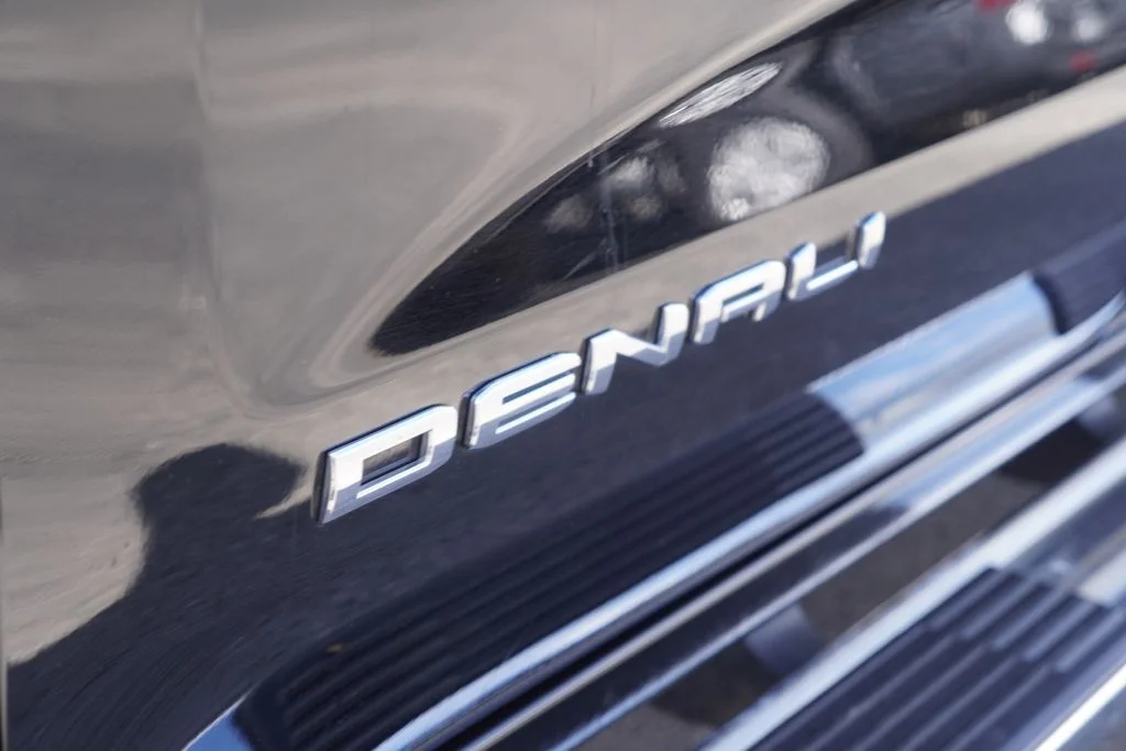 Used 2024 Onyx Black GMC Denali image 7