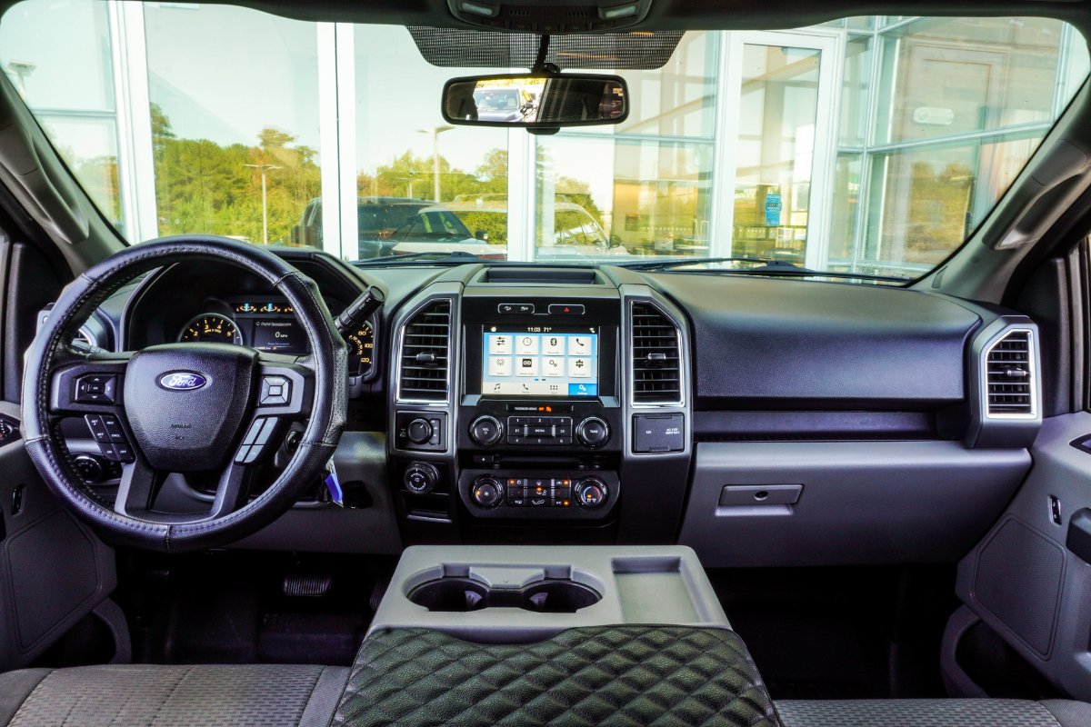Used 2016 Gray Ford XLT image 5