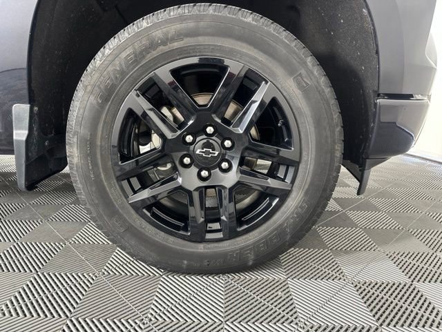 Used 2022 Dark Ash Metallic Chevrolet Custom image 27