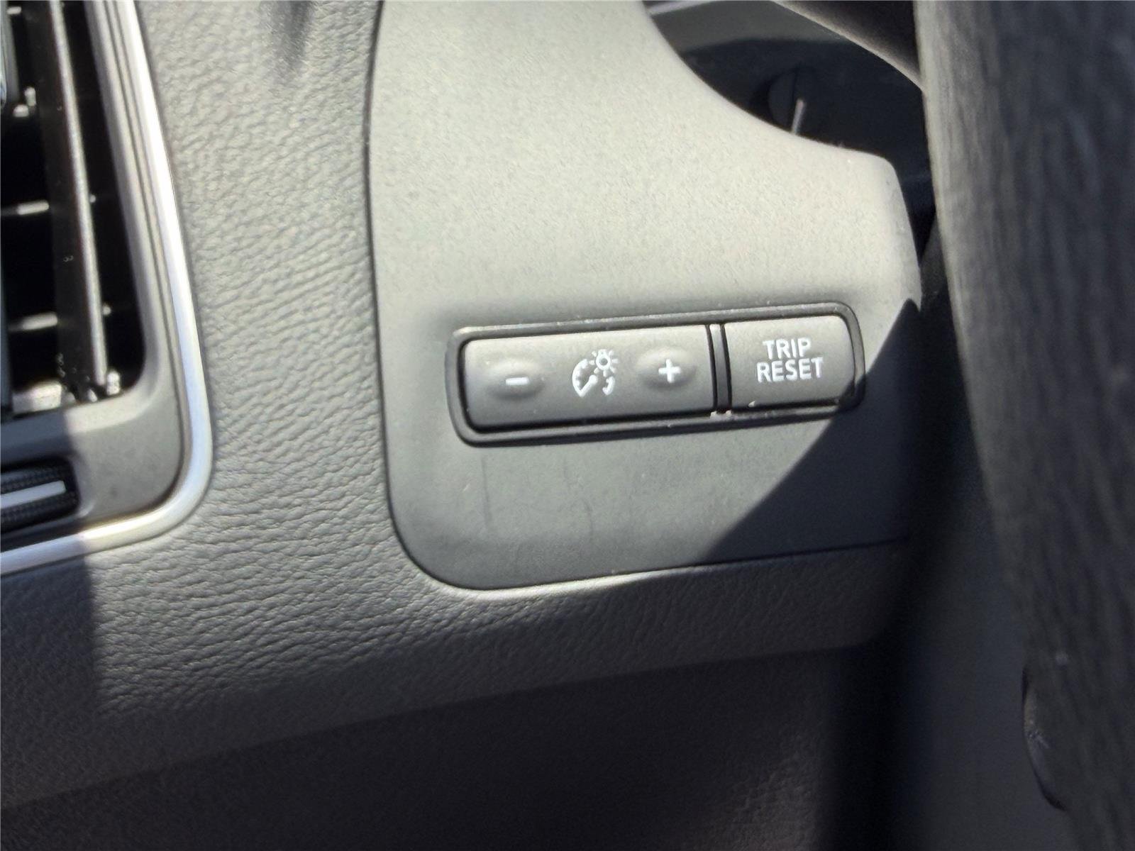 Used 2023 Grand Blue INFINITI LUXE image 18