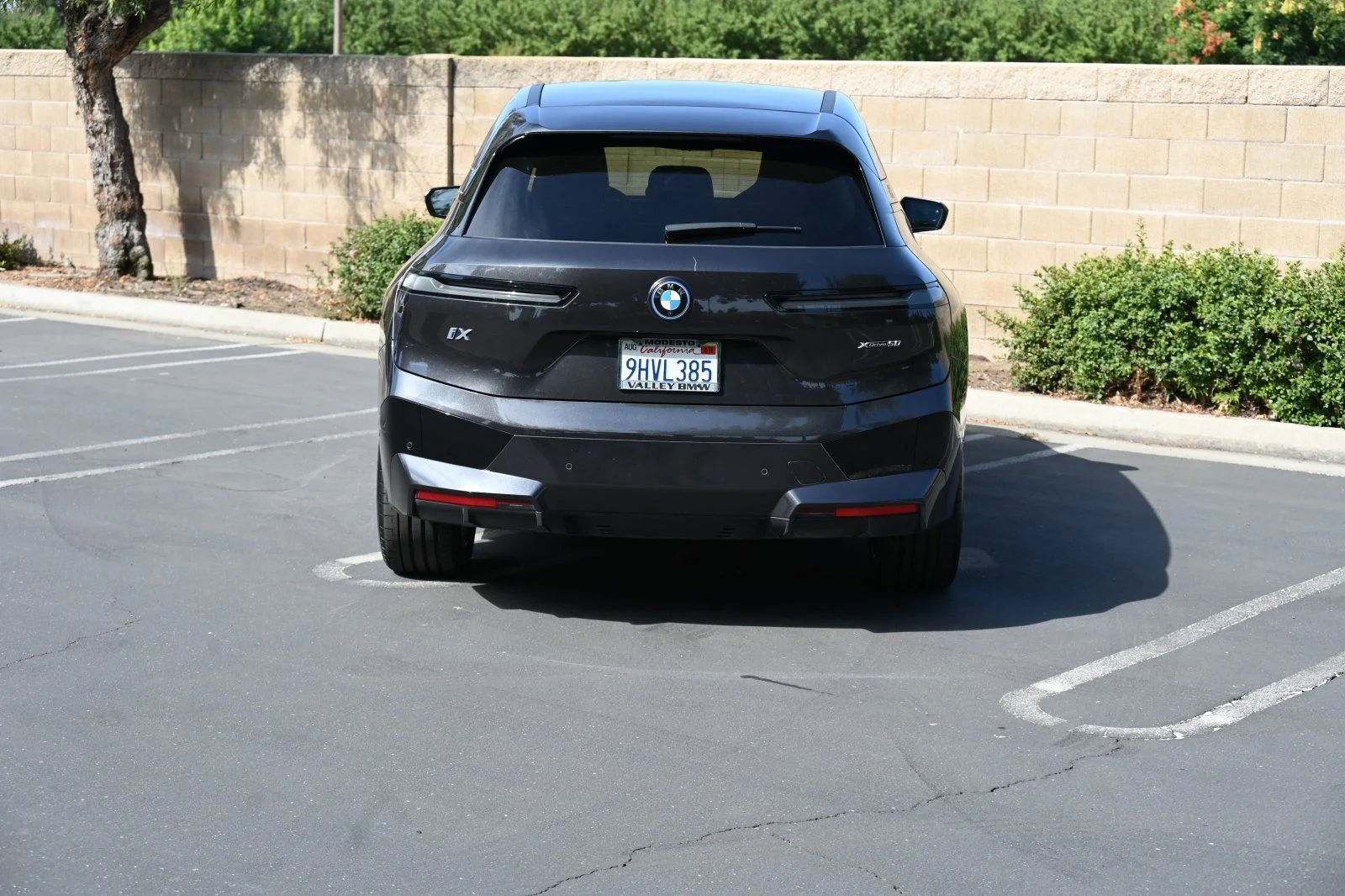 Used 2024 Dark Graphite BMW xDrive50 image 24