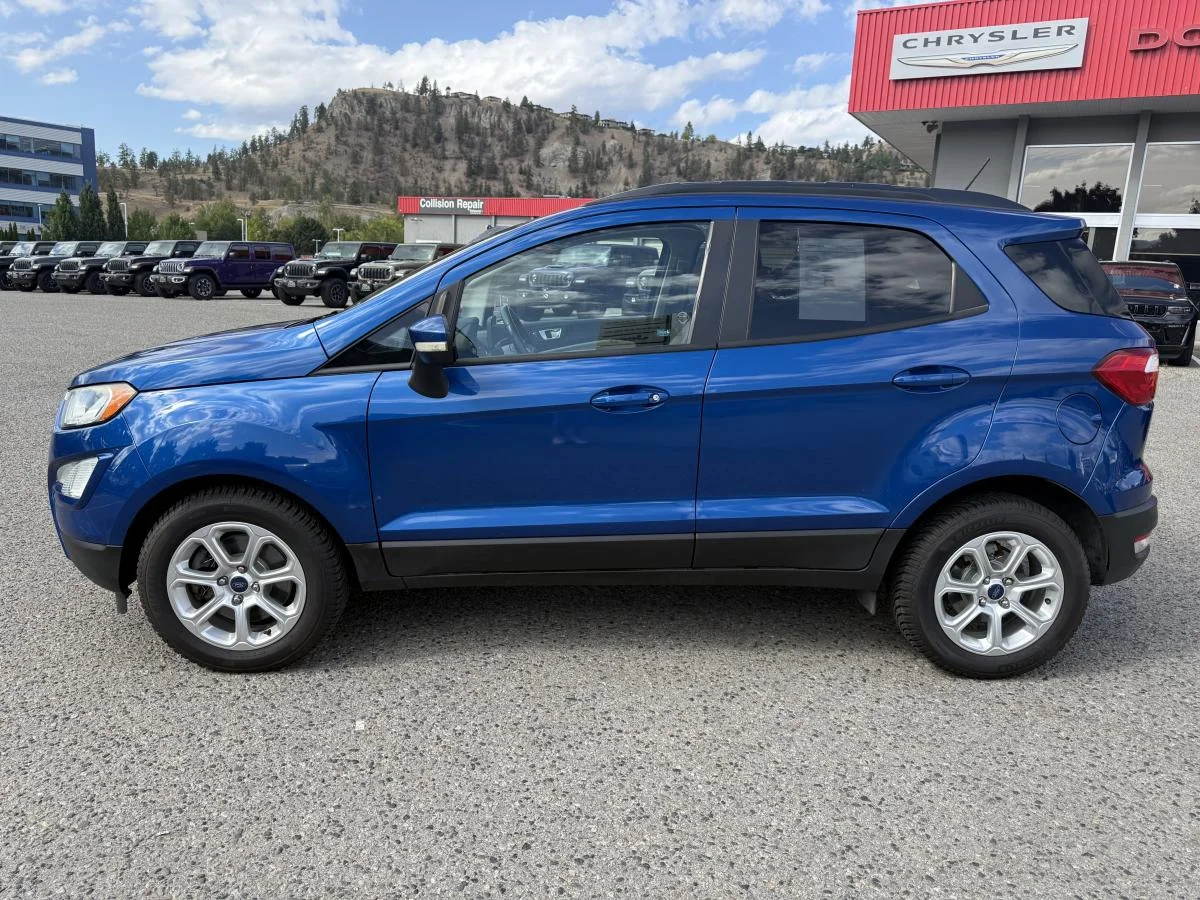 Used 2018 Blue Ford SE image 3