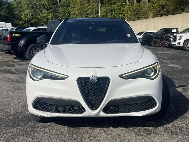Used 2021 White Alfa Romeo Ti Sport image 9