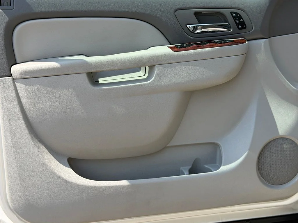 Used 2013 White Chevrolet LTZ image 21