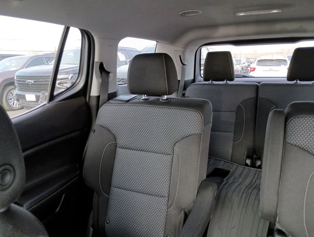 Used 2023 Red GMC SLE image 12