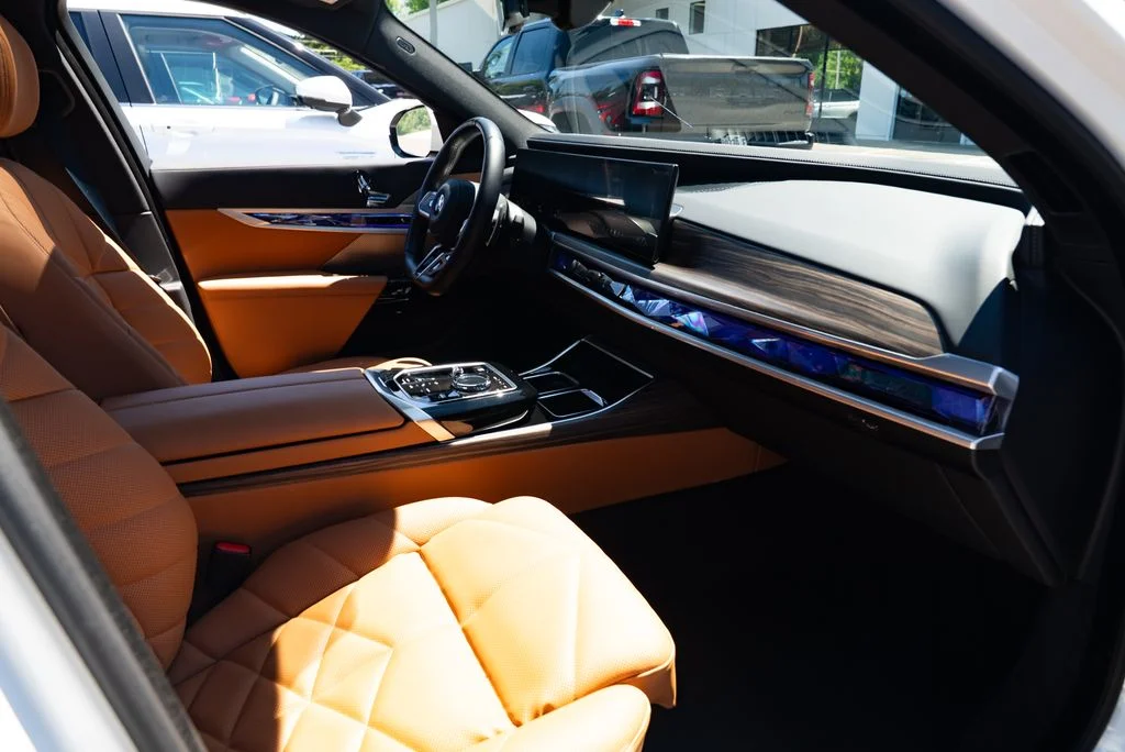 Used 2025 White BMW 740i xDrive image 28