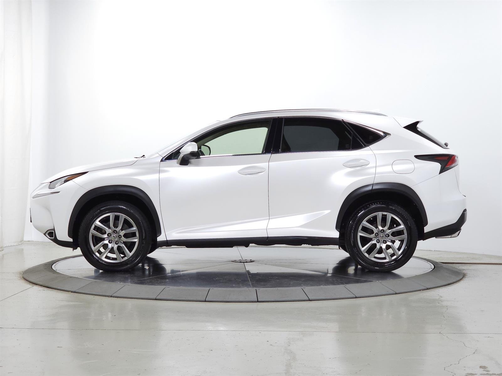 Used 2016 White Lexus PREMIUM image 4