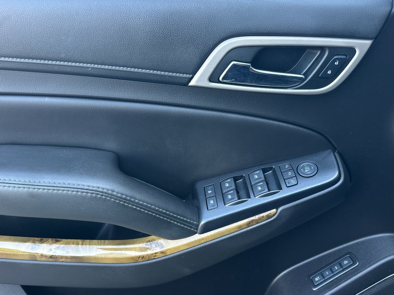 Used 2017 Black Cherry Metallic GMC Denali image 10