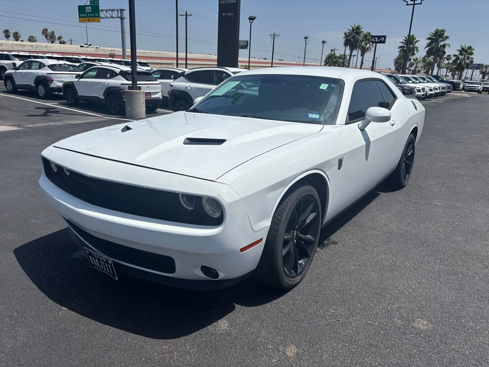 Used 2018 White Dodge SXT image 3