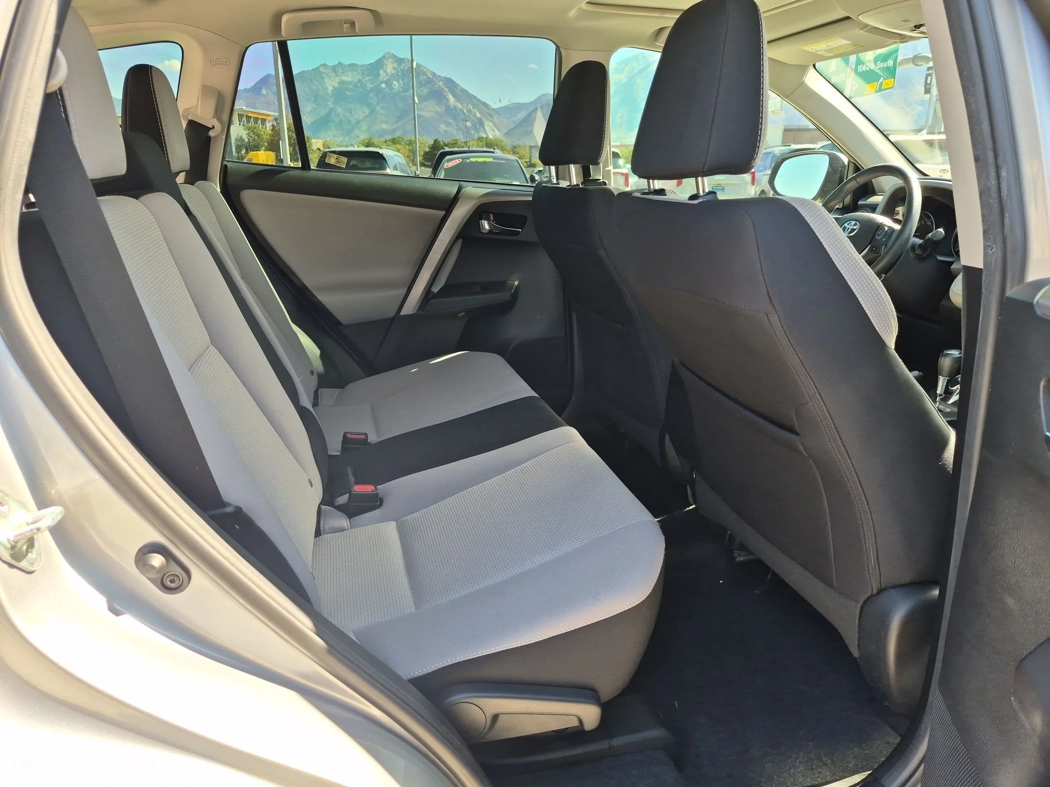 Used 2018 Silver Sky Metallic Toyota XLE image 28