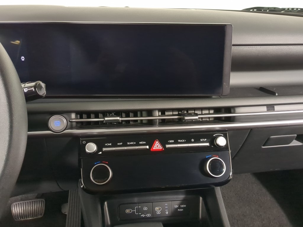 Used 2025 Shimmering Silver Hyundai SEL image 28