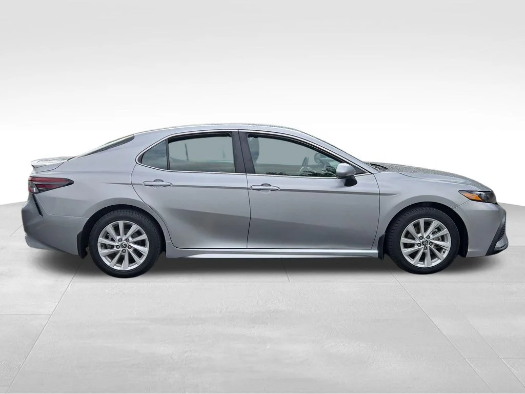 Used 2024  Toyota SE Nightshade image 10
