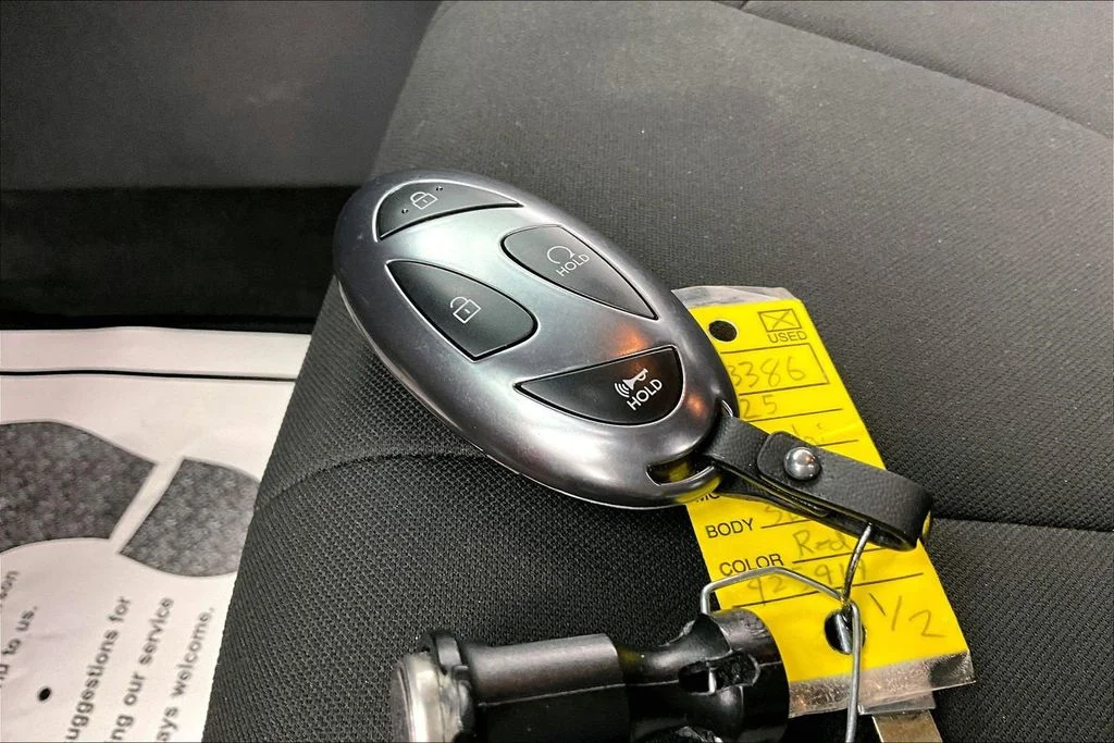 Used 2025 Red Hyundai SEL Sport image 11