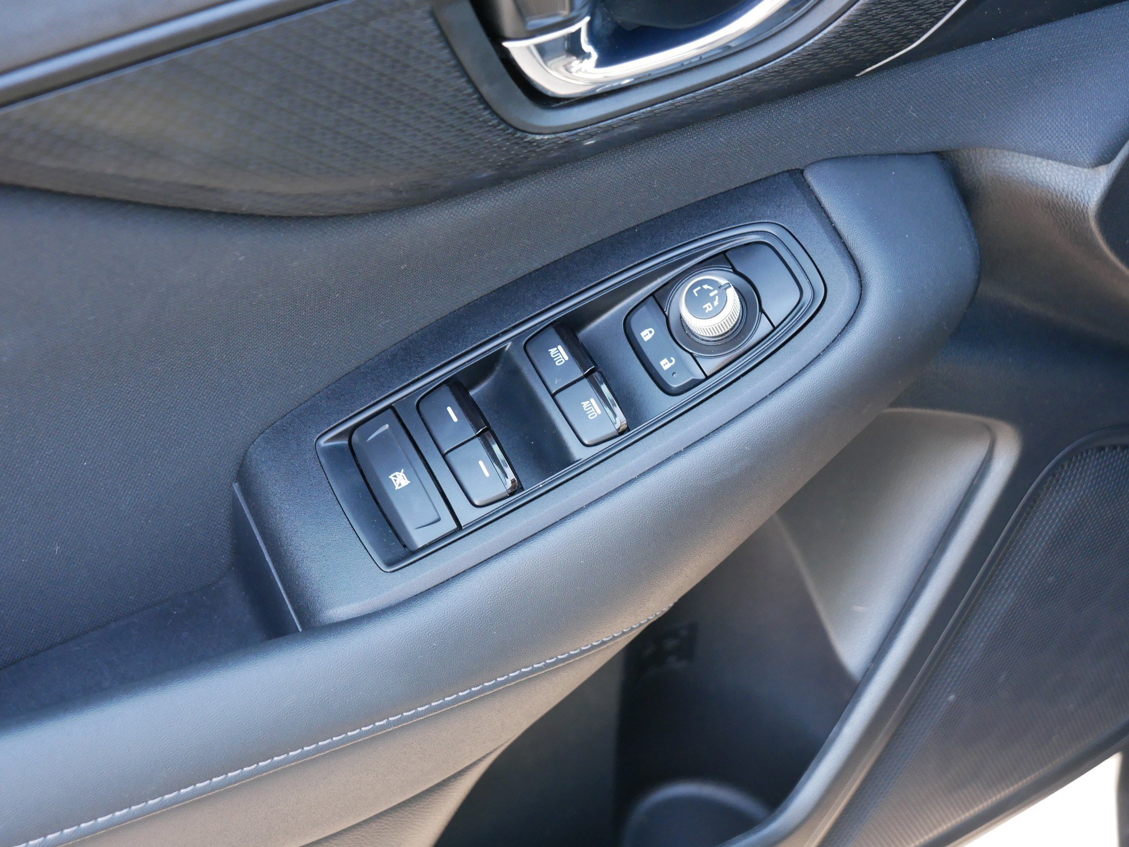 Used 2025 Autumn Green Metallic Subaru Premium image 19