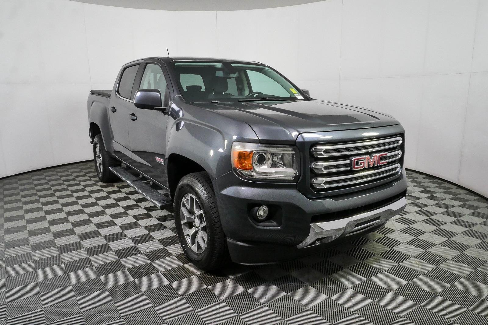 Used 2016 CYBER GRAY METALLIC GMC 4WD SLE image 1