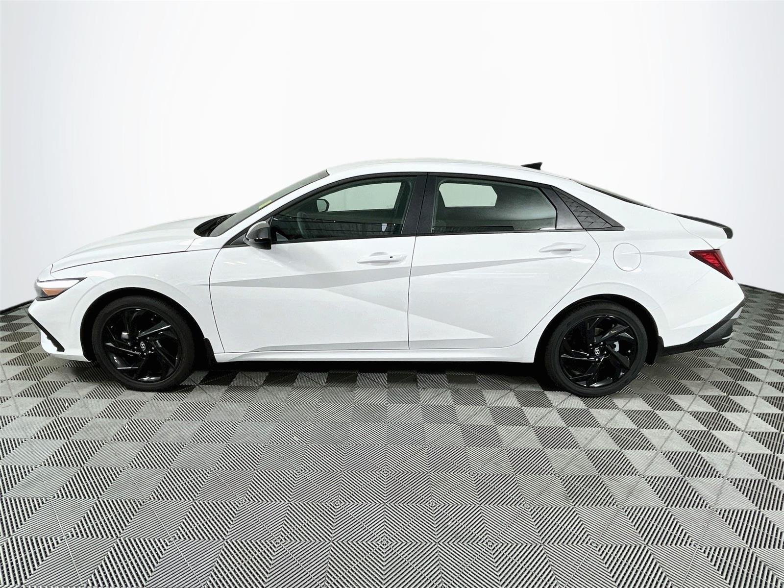 Used 2026 Serenity White Hyundai SEL Sport image 4