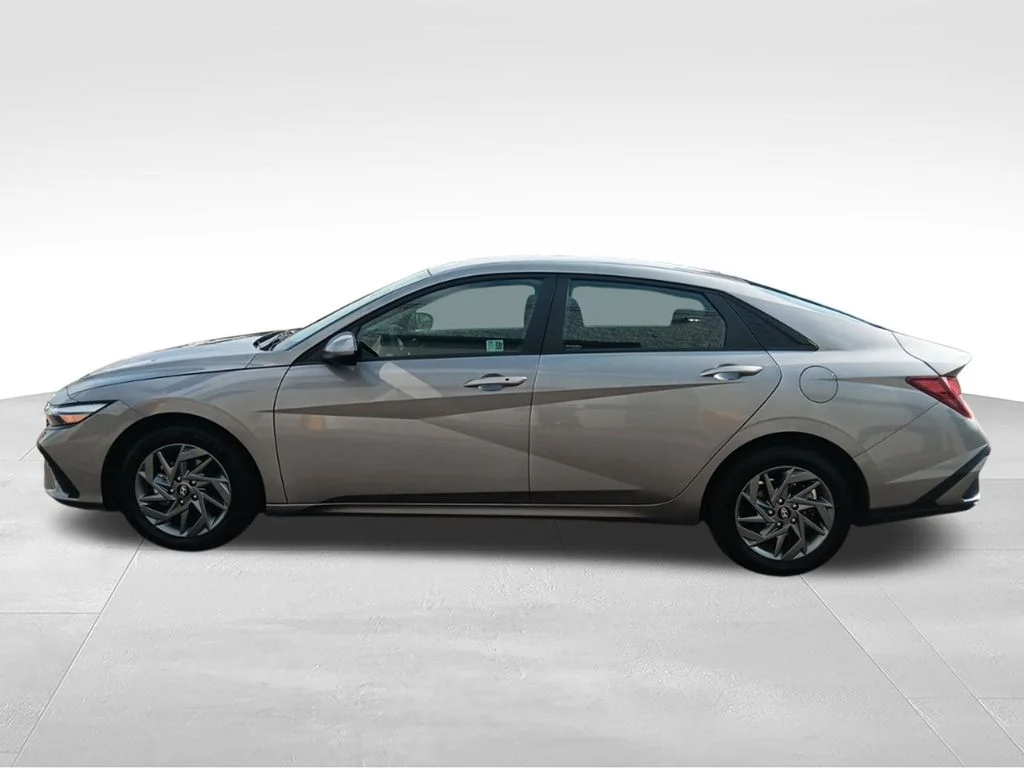 Used 2024 Fluid Metal Hyundai SEL image 4