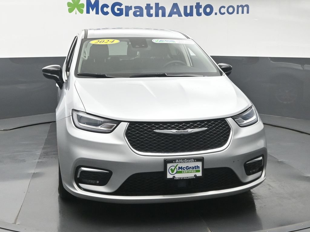 Used 2024 Silver Chrysler Touring L image 5