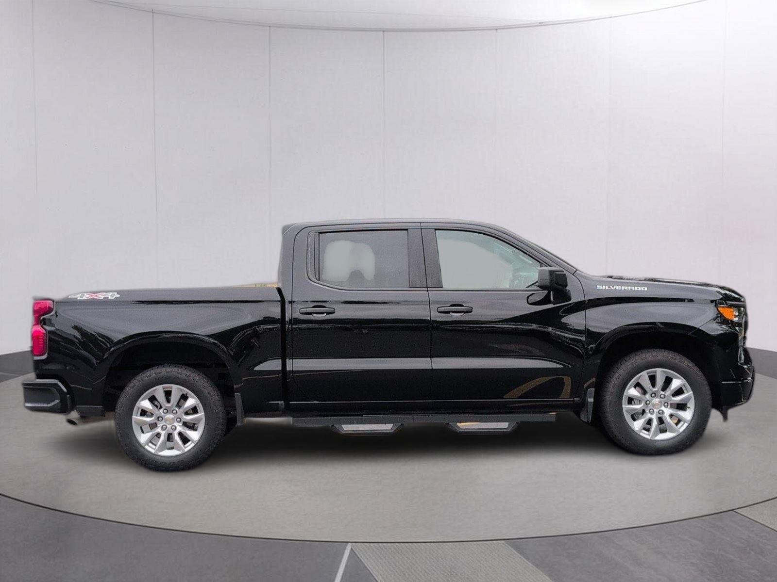 Used 2025 Black Chevrolet Custom image 7