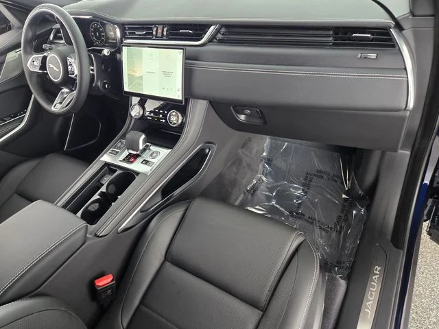 2026 Jaguar F-Pace R-Dynamic S - Photo 17