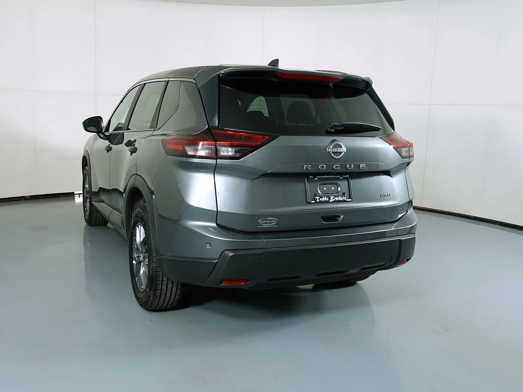 Used 2024 Gray Nissan S image 5