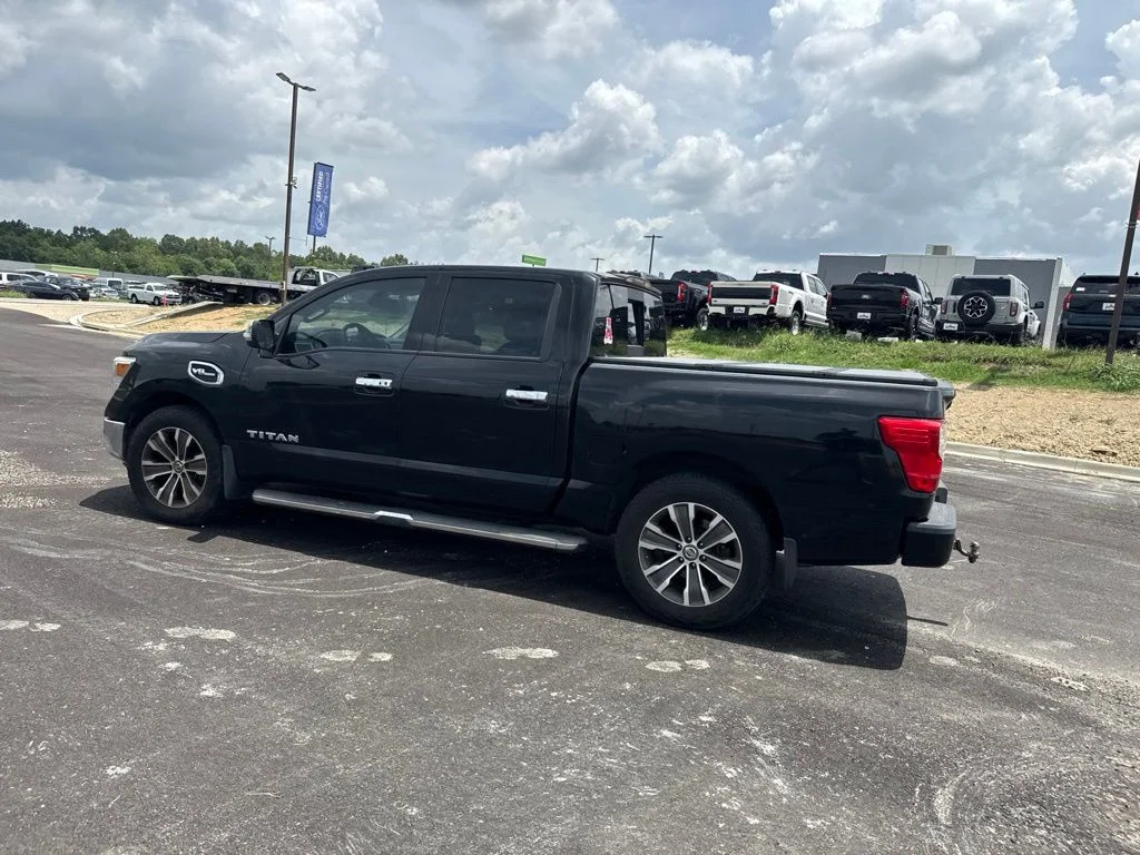 Certified Used 2017 Black Nissan SL image 9