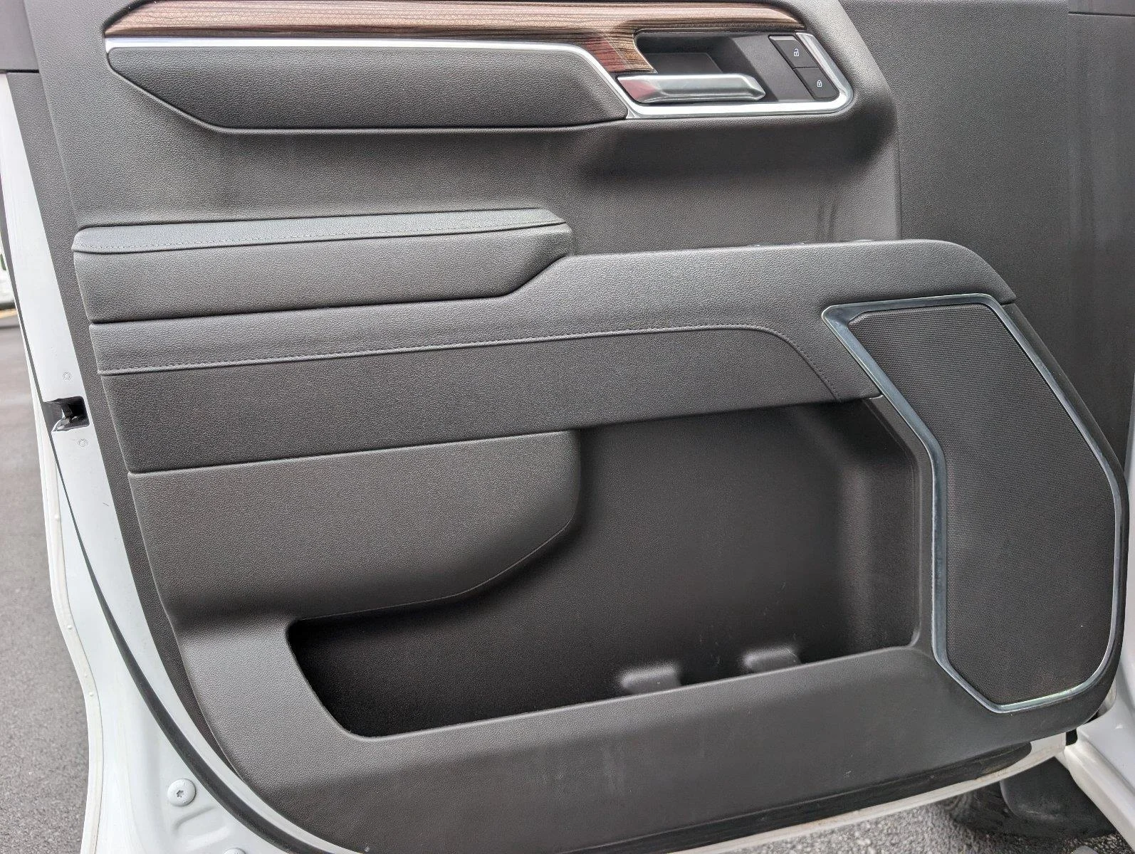 Used 2025 Summit White Chevrolet LT Trail Boss image 17