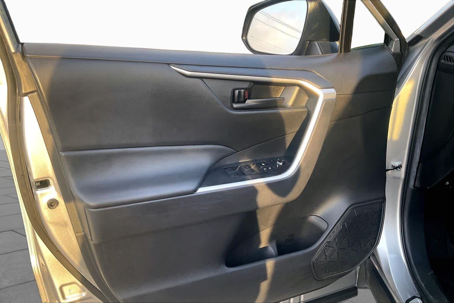 Used 2025 Silver Sky Metallic Toyota Hybrid LE image 20