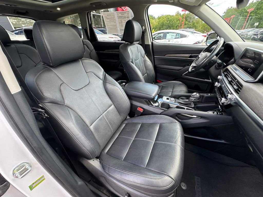 Used 2022 White Kia SX image 22