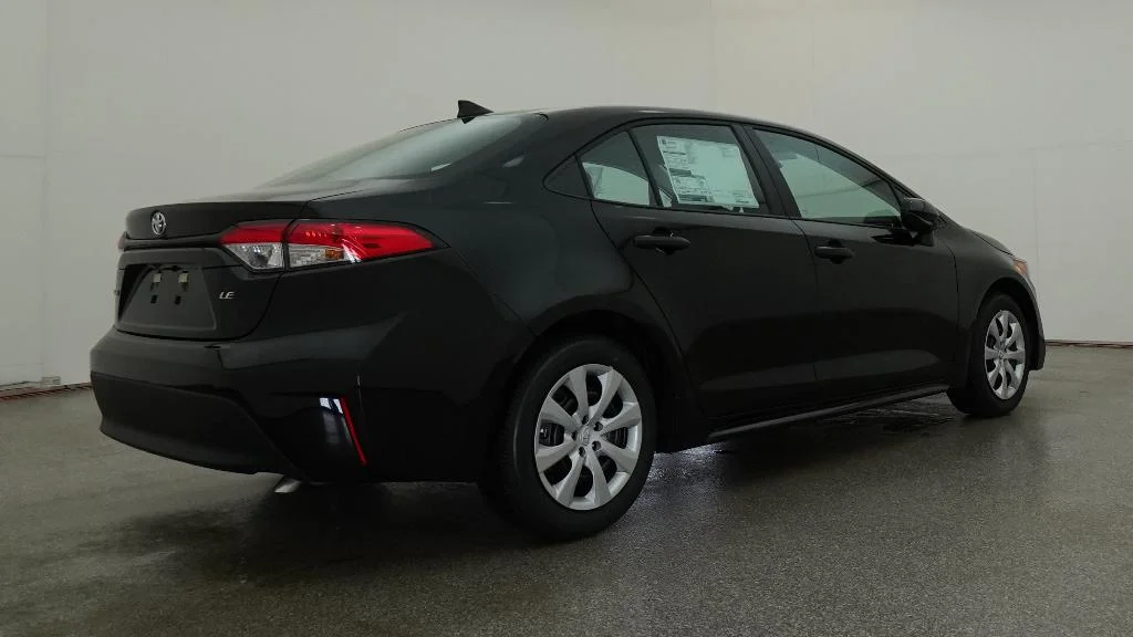 New 2026 Midnight Black Metallic Toyota LE image 21