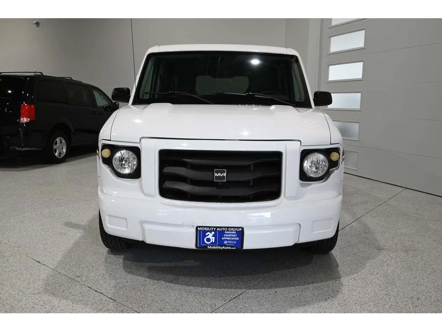 Used 2014 WHITE VPG DX Mobility Handicap Van image 4
