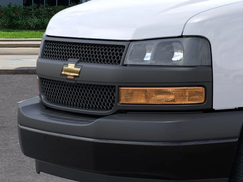 New 2025 Summit White Chevrolet WT image 13