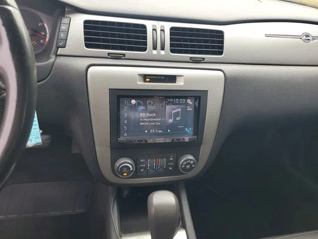 Used 2008 WHITE Chevrolet SS image 16