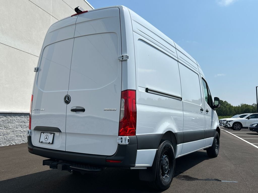 New 2026 Arctic+White Mercedes-Benz Cargo 144 WB image 8