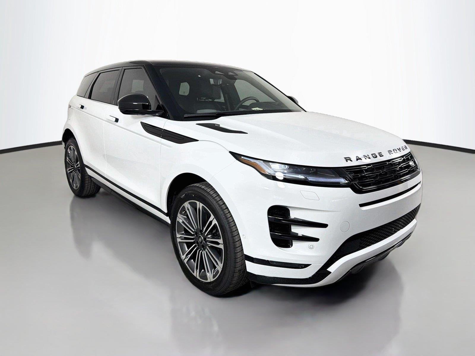 New 2026 Fuji White Land Rover Hoxton Edition image 3