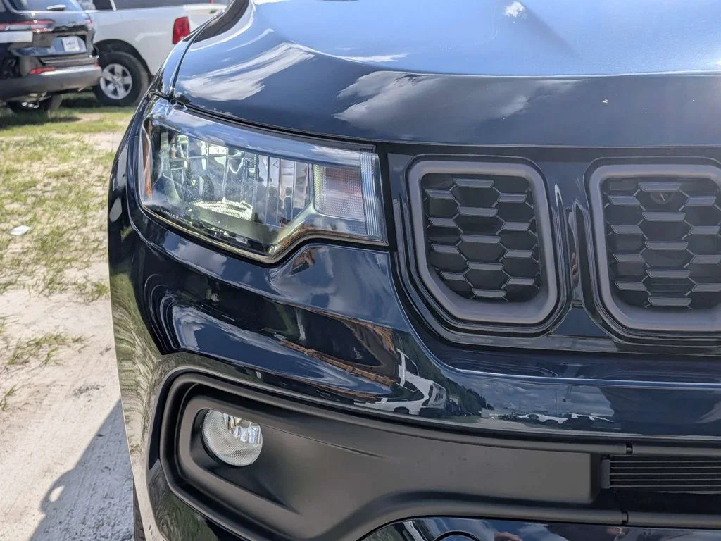 New 2026 Fathom Blue Pearl Coat Jeep Latitude image 9