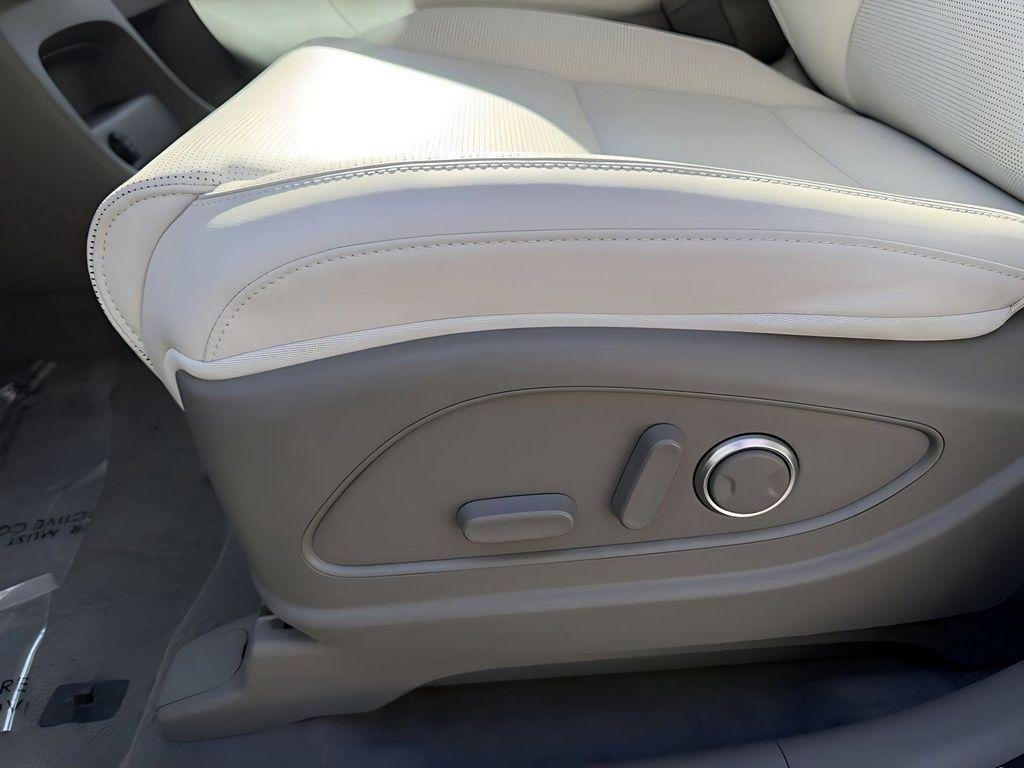 New 2026 Gray Hyundai SEL 7P image 13