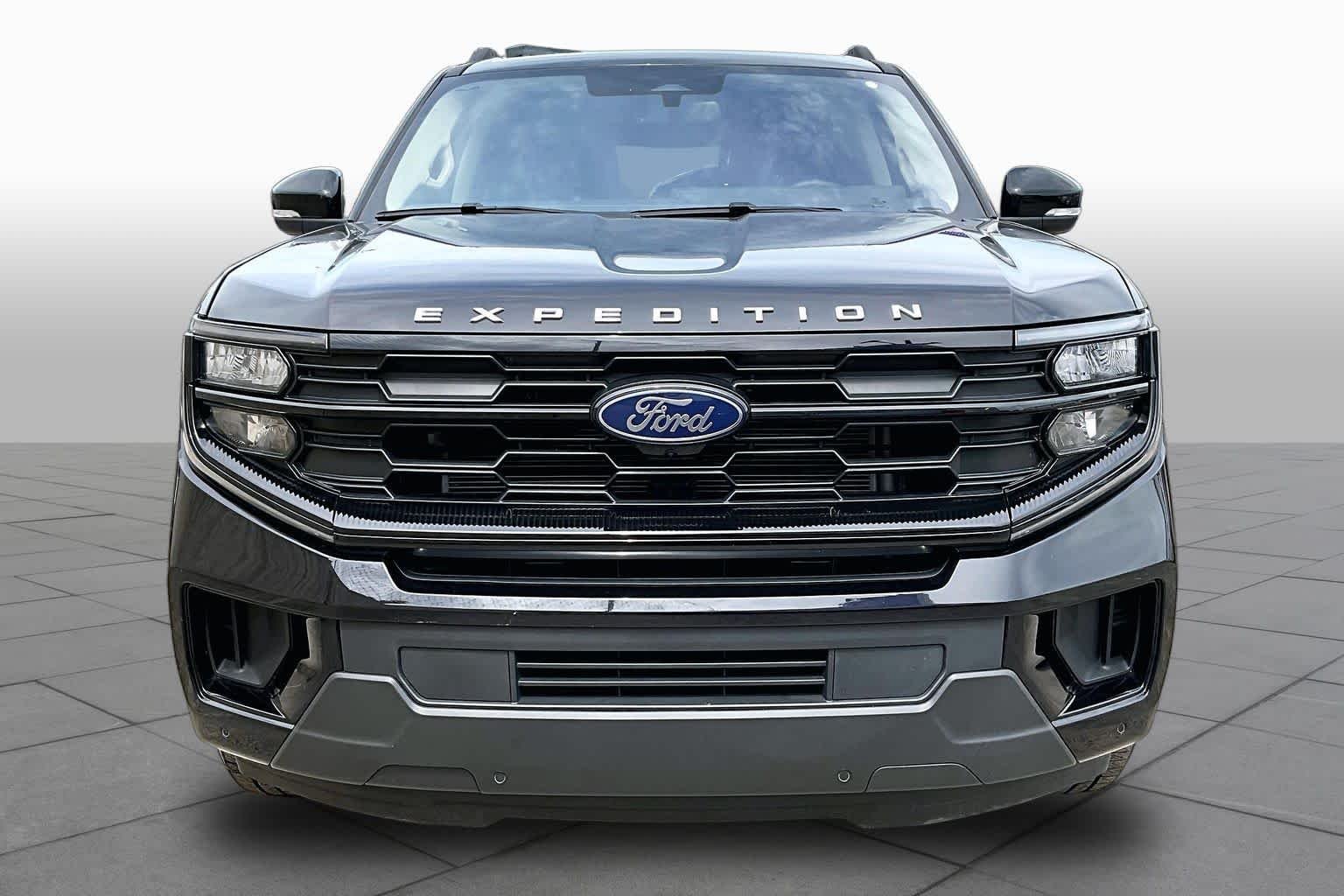 Used 2025 Agate Black Metallic Ford Active image 4