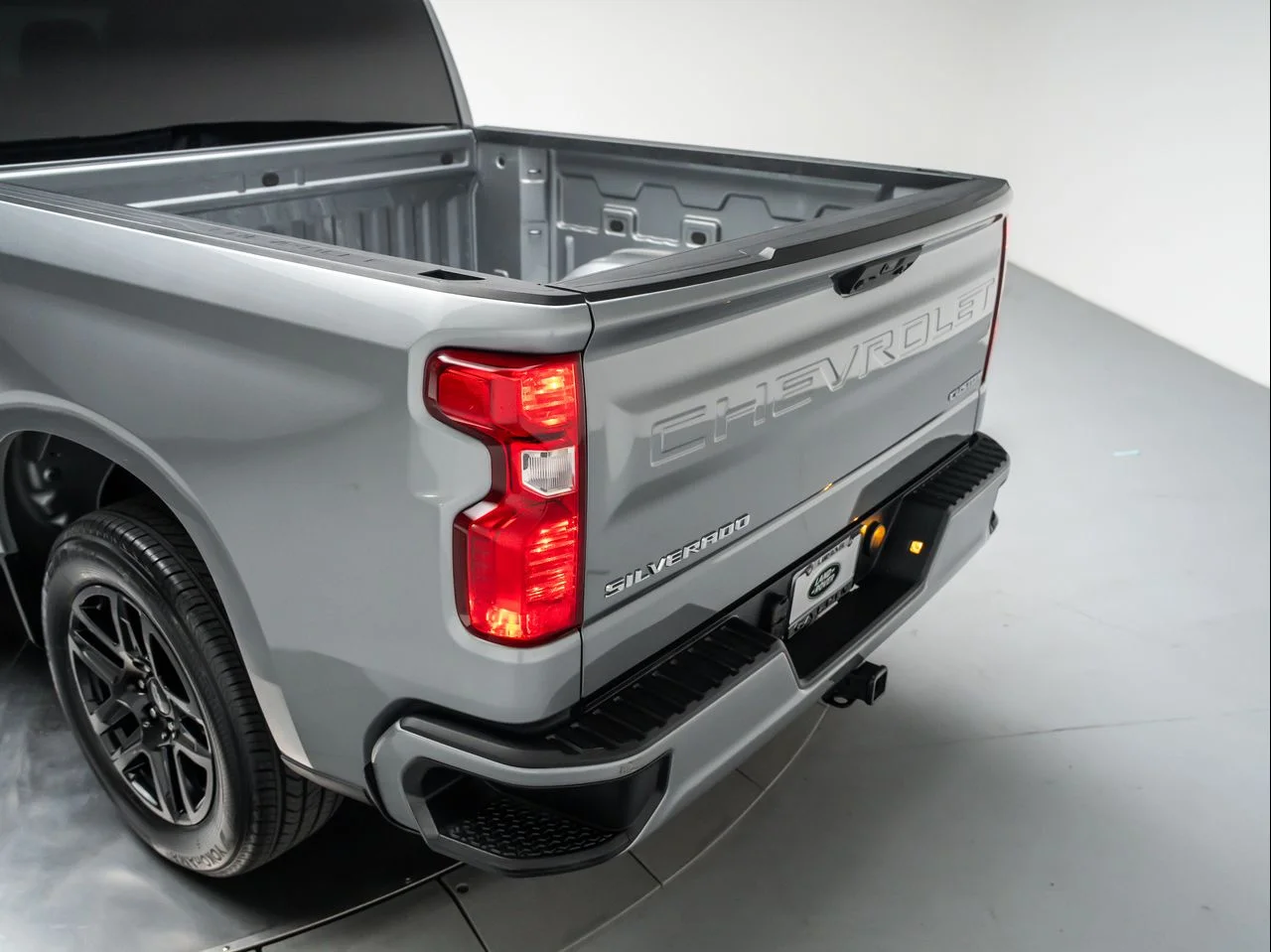 Used 2023 Sterling Gray Metallic Chevrolet 2WD Crew Cab Short Bed Custom image 29