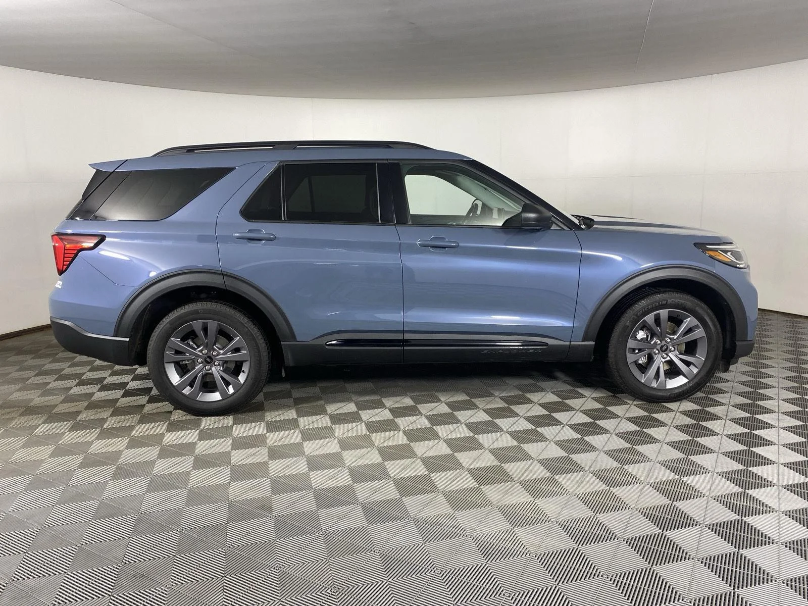 Used 2026 Vapor Blue Ford Active image 8