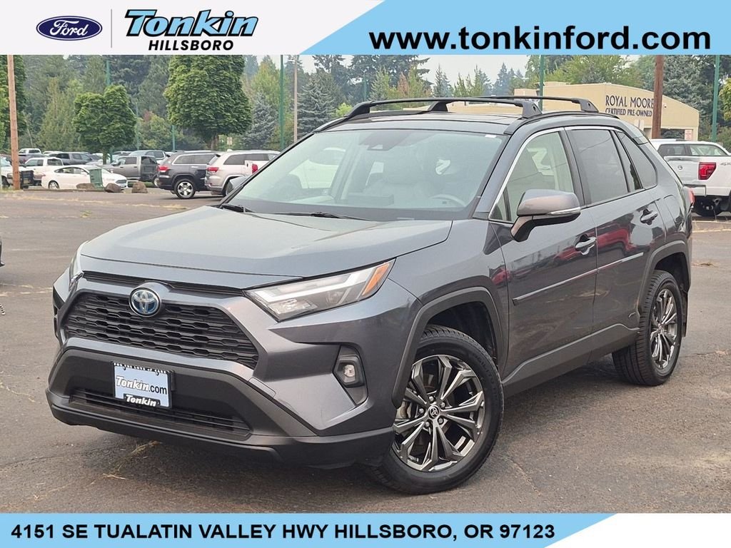 Used 2022 Magnetic Gray Metallic Toyota XLE Premium image 1