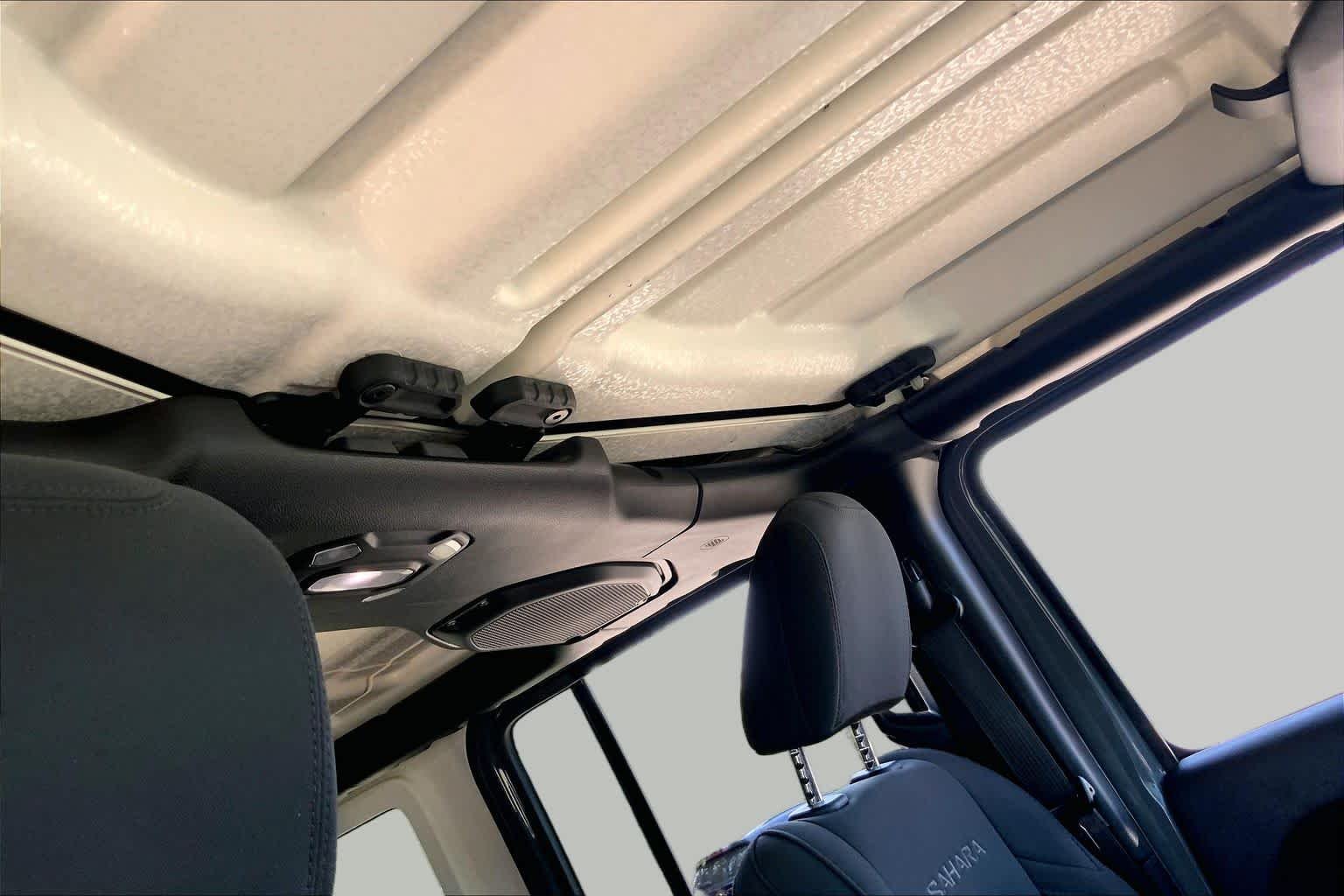 Used 2018 Sting-Gray Clearcoat Jeep Sahara image 13