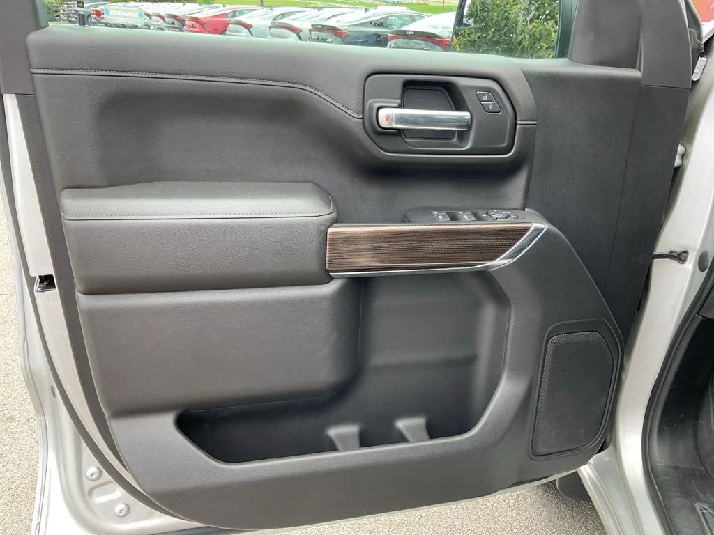 Used 2022 Silver Ice Metallic Chevrolet LT image 20