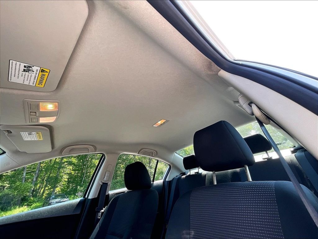 Used 2013 White Mazda i Sport image 7