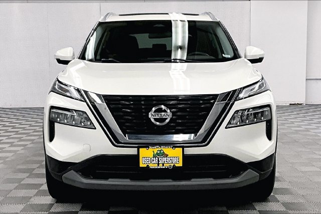 Used 2021 Glacier White Nissan SV image 4