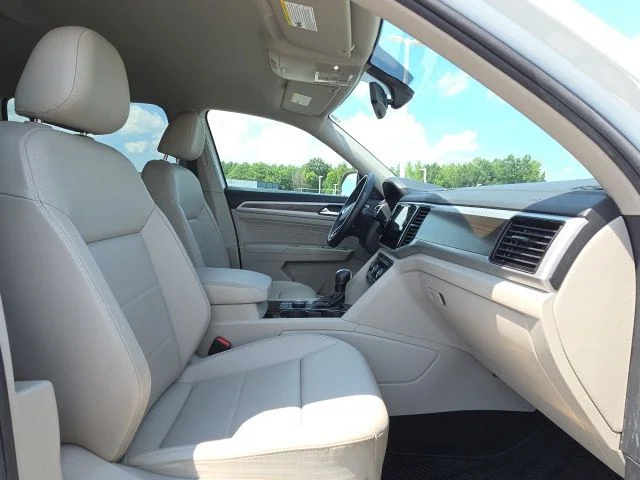Used 2023 White Volkswagen 3.6L V6 SE w/Technology image 15